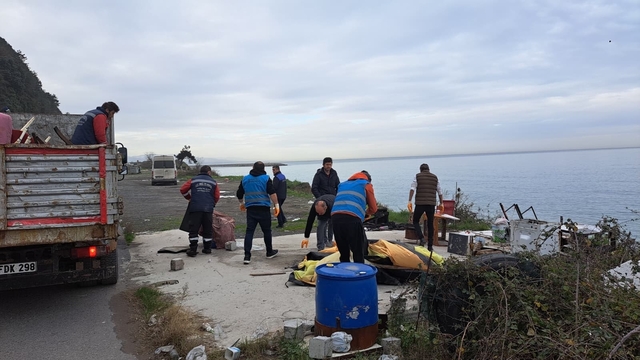 Karadeniz Ereğli'de plajlar bölgesindeki kaçak yapılan kaldırıldı