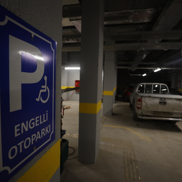 6 ŞUBAT DEPREMLERİNİN ÜÇÜNCÜ YILI - "Yeniden inşa edilen Malatya'da" trafik...