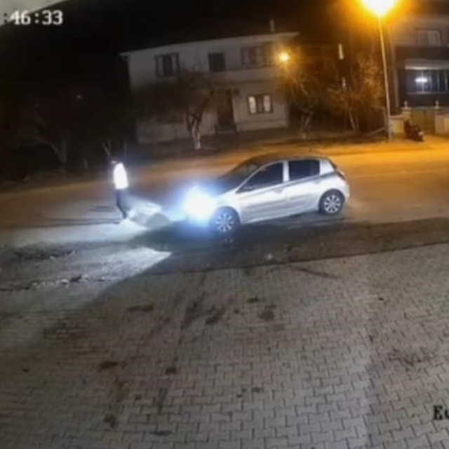 Otomobilin çarptığı 9 yaşındaki çocuk hayatını kaybetti