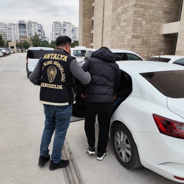 Antalya'da son 2 haftada 502 şahıs tutuklandı