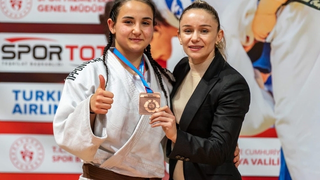 Yunusemreli Kevser'den milli takıma uzanan bronz