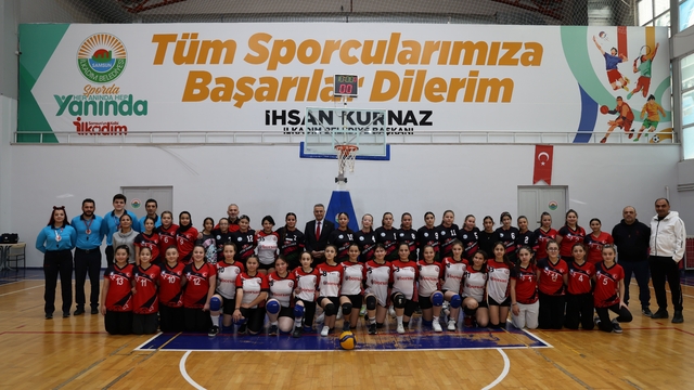 İlkadım'dan sporculara eğitim desteği