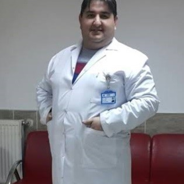 Fizyoterapist Emrah Ardıç, modern ve alternatif tedavi yöntemleriyle hastal...