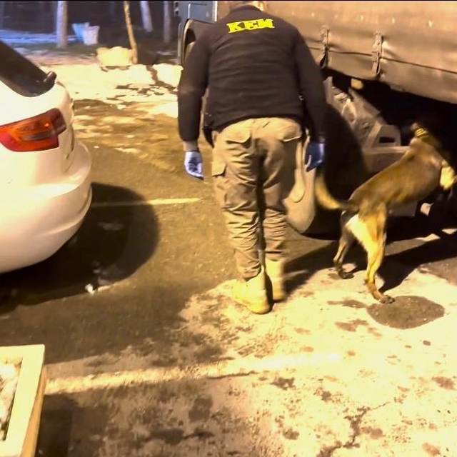 Batman polisinden nefes kesen operasyon: Tırda 51 kilo uyuşturucu ele geçir...