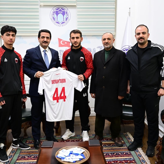 Battalgazi Belediyespor'un milli gururları Başkan Taşkın'ı ziyaret etti