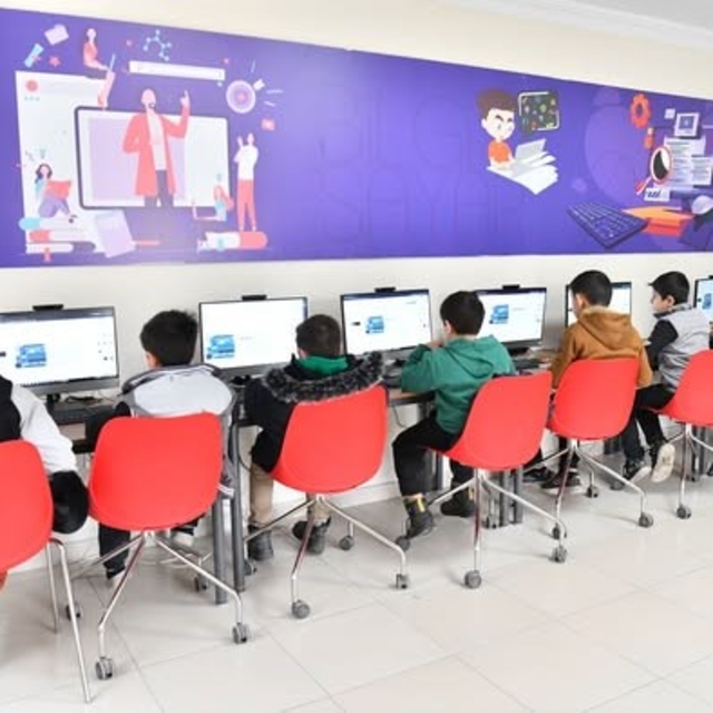 Yeşilyurt Mesleki Eğitim ve Yaşam Merkezi'nde kurslar tüm hızıyla sürüyor