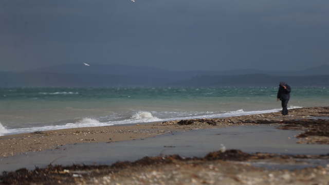 Çanakkale Boğazı fırtına nedeniyle transit gemi geçişlerine kapatıldı