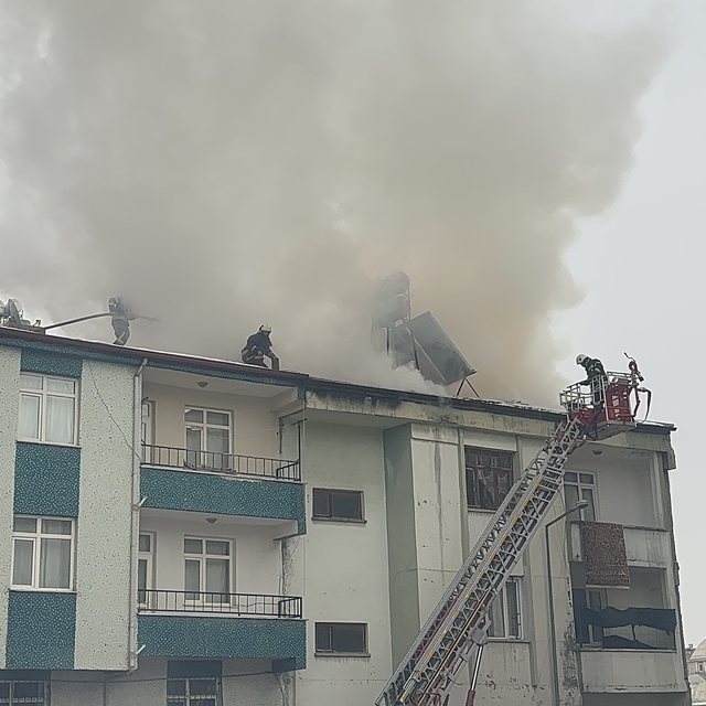 Elazığ'da çatı yangını