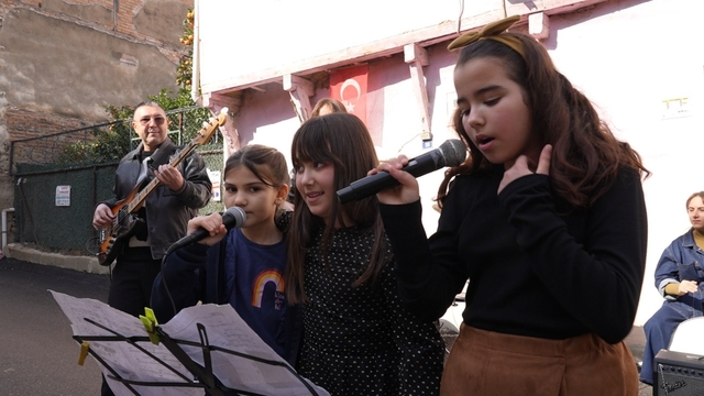 Barış Manço, ölüm yıl dönümünde, çocukken yaşadığı evin önünde anıldı