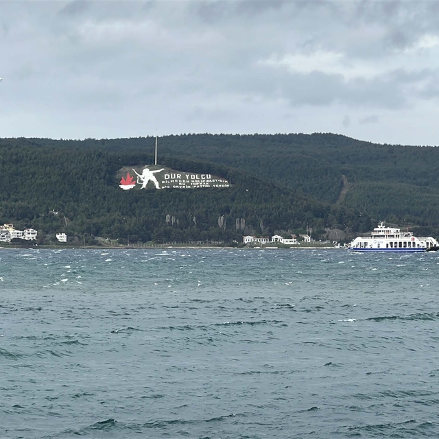 Çanakkale Boğazı fırtına nedeniyle çift yönlü trafiğe kapatıldı