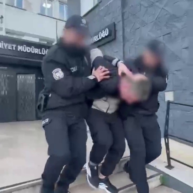 Cinayet, yağma, uyuşturucu, Bursa'da aranan 4 hükümlü yakalandı
Bursa'da ha...