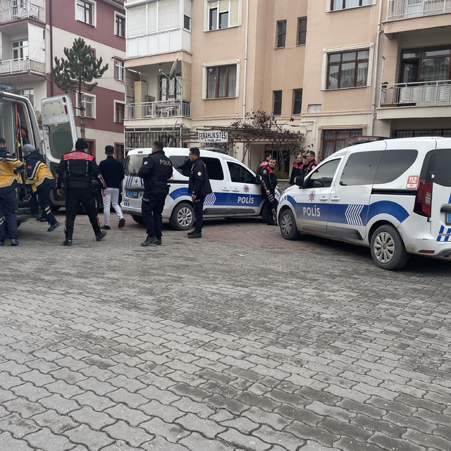 Tüfeğini temizlerken kazara kendini vurdu