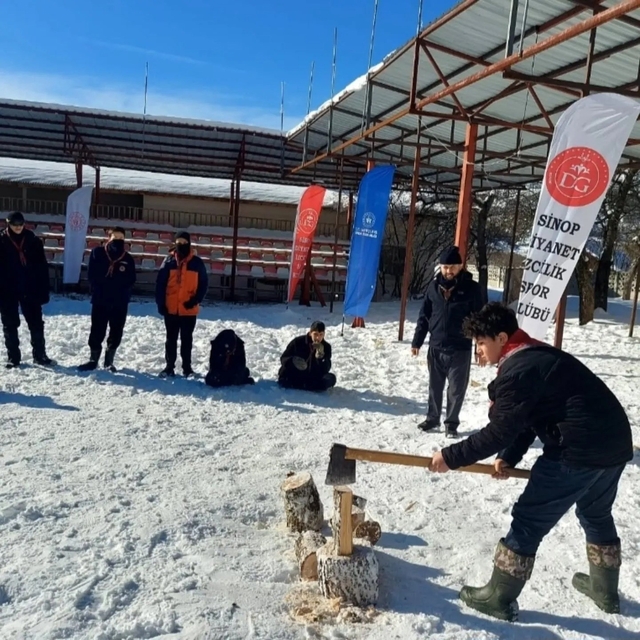 Sinoplu izcilerden zorlu kış kampı