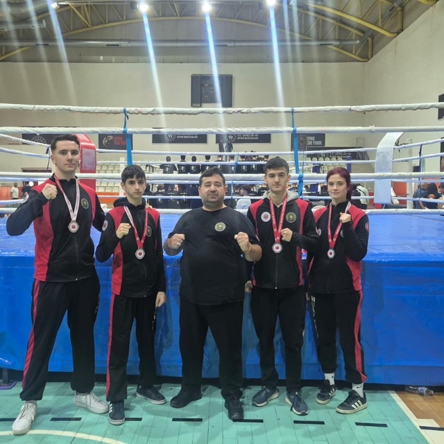 Manisa muaythaide, Ege'ye damga vurdu
Manisa Muaythai Takımı, Ege Bölge Şam...