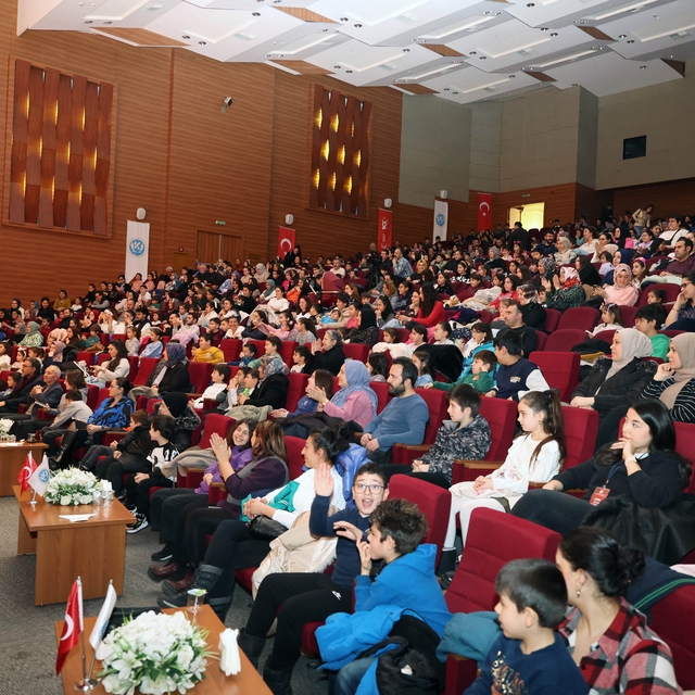 Başkan Yalçın'ın çocuklara hediyesi devam ediyor