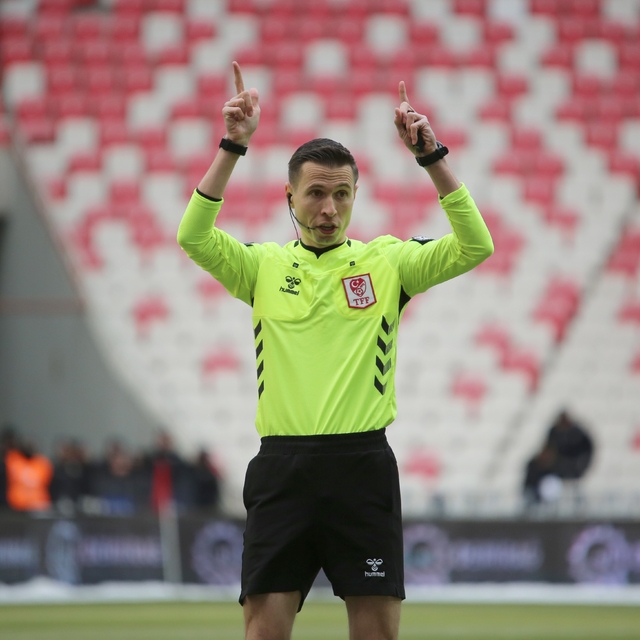 Galatasaray - Kayserispor maçını Adnan Deniz Kayatepe yönetecek