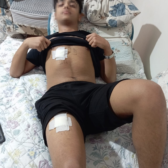 Eski sevgilisiyle yazıştığı akranı ve onun arkadaşları tarafından dövülüp,...