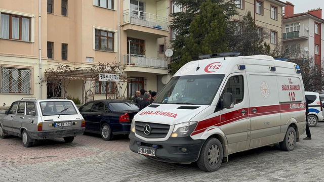 Tüfeğini temizlerken kendini yaraladı