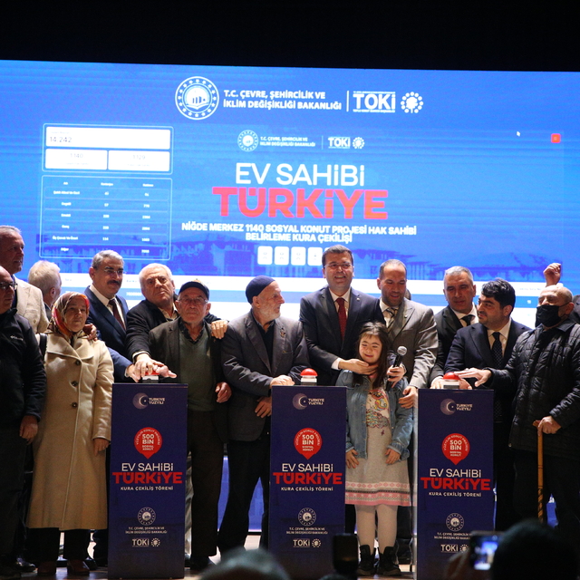 Yüzyılın Konut Projesi kapsamında Niğde'de inşa edilecek konutların hak sah...