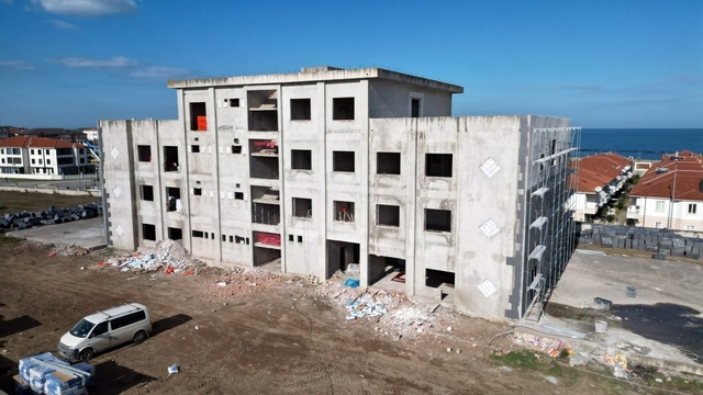 11 yıl atıl kalan MYO binası için SUBÜ düğmeye bastı
Yarım kalan MYO binası 100 milyon liralık yatırımla tamamlanıyor