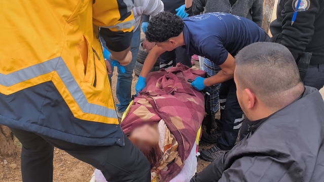 Foseptik çukuruna düşen genç kız, yardım çığlıklarına koşan vatandaşlar tarafından kurtarıldı
Ayaklarının altındaki foseptik kapağı kırıldı, ölümden döndü