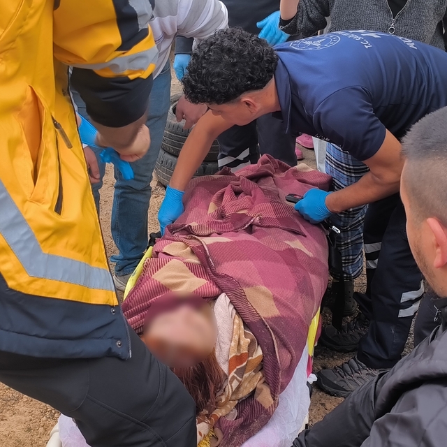 Foseptik çukuruna düşen genç kız, yardım çığlıklarına koşan vatandaşlar tar...