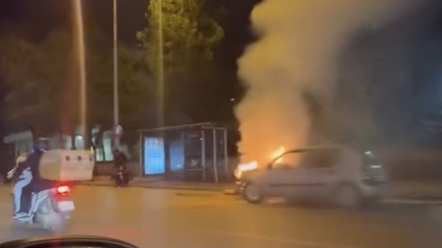 Bursa'da otomobil alevlere teslim oldu