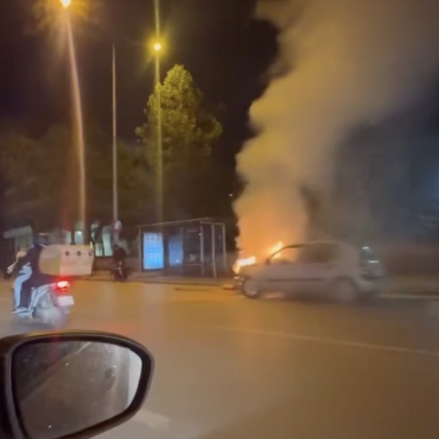 Bursa'da otomobil alevlere teslim oldu