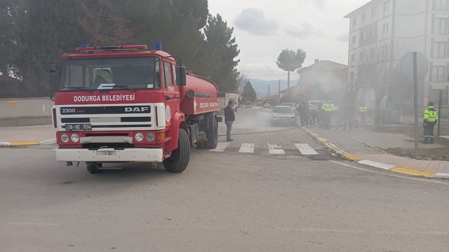 Dodurga'da yangın çıkan otomobilde hasar oluştu