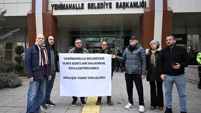 (bekleyecek)Yenimahalle'deki tenis kortlarının özelleştirileceği iddiaları üzerine protesto düzenlendi