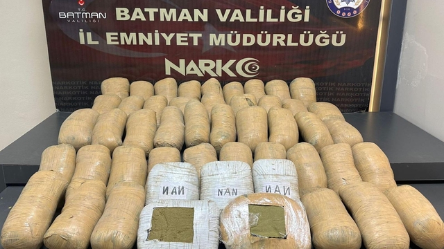 Batman'da bir tırda 51 kilo 300 gram toz esrar ele geçirildi