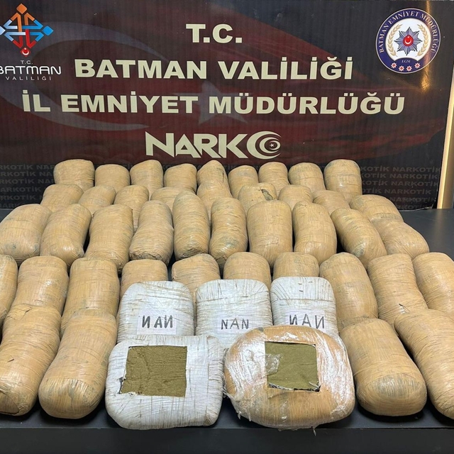 Batman'da bir tırda 51 kilo 300 gram toz esrar ele geçirildi