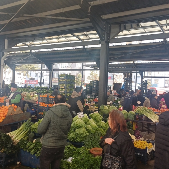 Pazarda zam şampiyonu salatalık