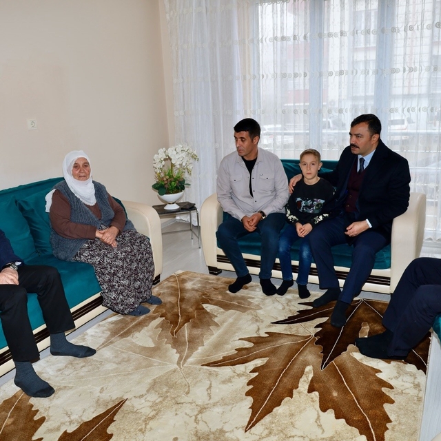 Şehit ailelerine anlamlı ziyaret