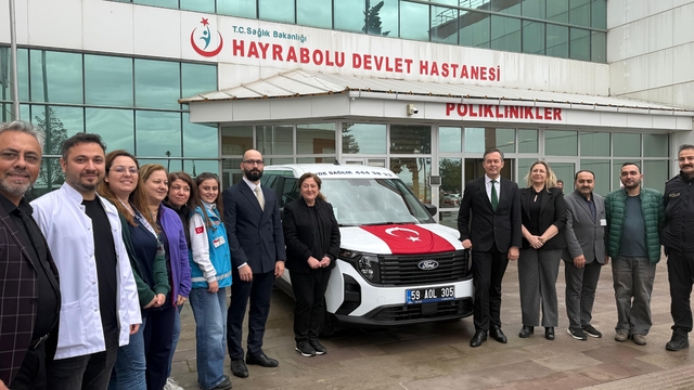 Hayırsever iş kadını Hayrabolu Devlet Hastanesine araç bağışladı