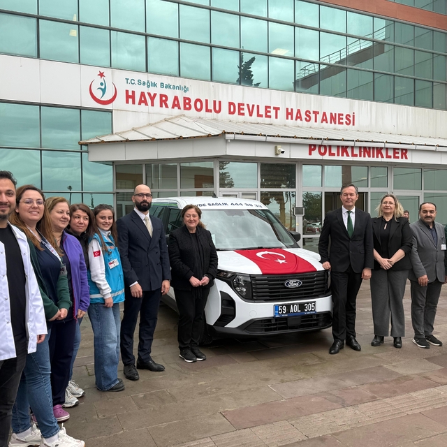 Hayırsever iş kadını Hayrabolu Devlet Hastanesine araç bağışladı