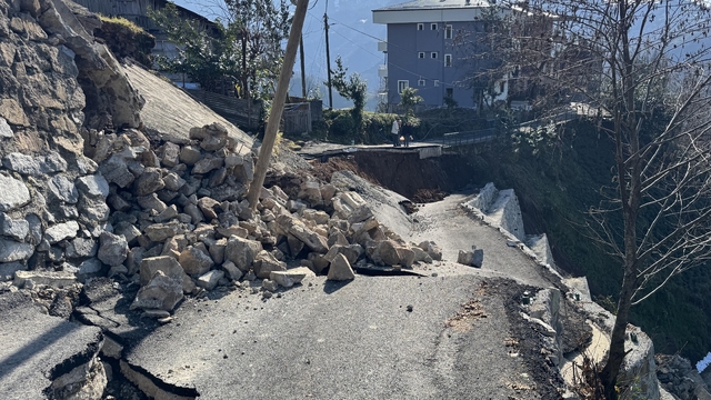 Rize'de istinat duvarının çöktüğü alanda inceleme yapıldı