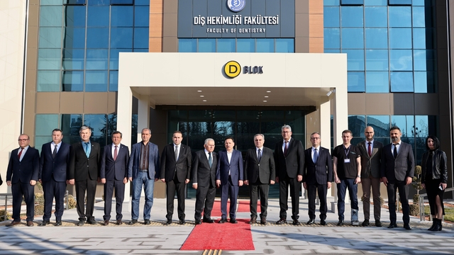 Türkiye'nin en büyük diş hastanesi ilk hastalarını aldı