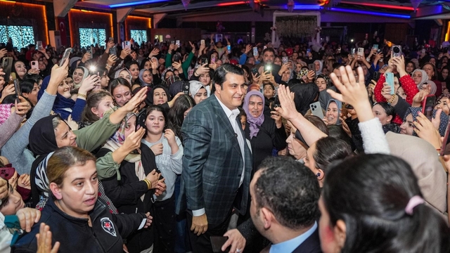 Kadınlar matinesi, Şehitkamil'e renk kattı
Şehitkamil'de kadınlar gönüllerince eğlendi
Yılmaz'dan umre ve kaplıca müjdesi