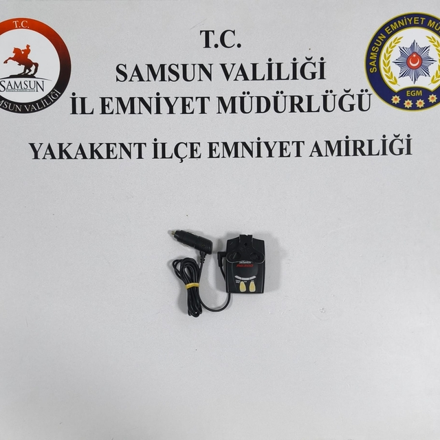 Yakakent'te bir araçta radar tespit cihazı ele geçirildi