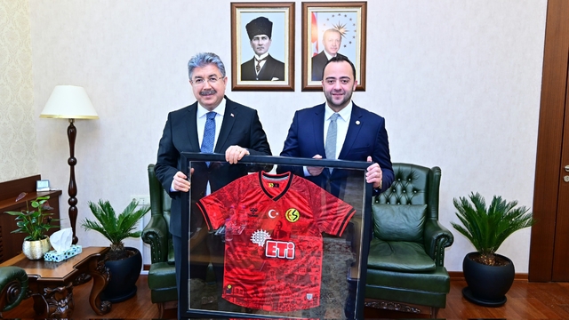 Eskişehirspor yönetimi, Vali Yılmaz'ı ziyaret etti
