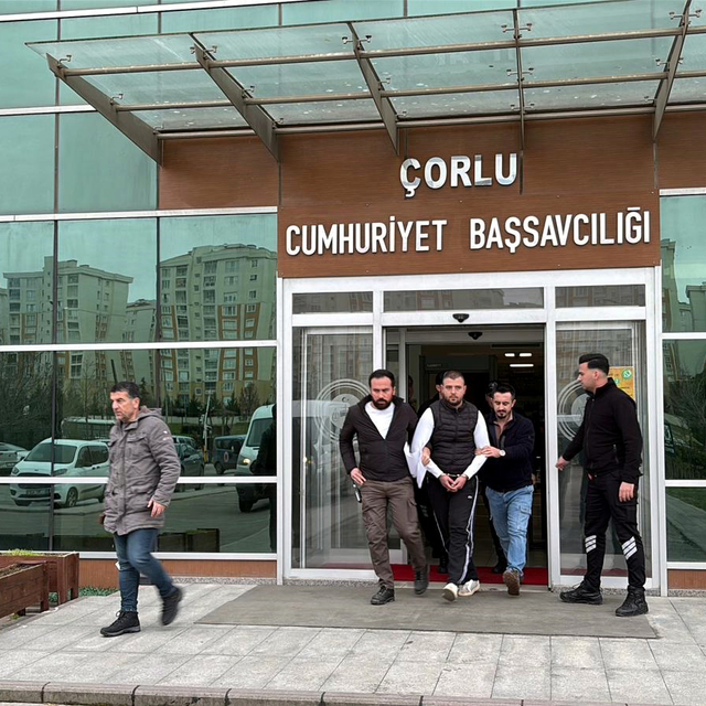 Tartıştığı komşusunu 7 yerinden bıçakladı