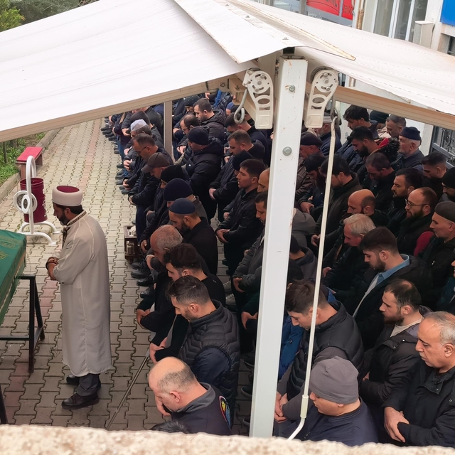 Bursa'daki tır kazasında hayatını kaybeden sürücü toprağa verildi