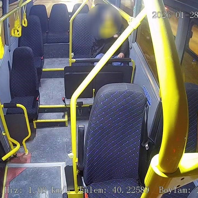 Bursa'da halk otobüsünde zamanla yarış...Kalp krizi geçiren yolcu için acil...