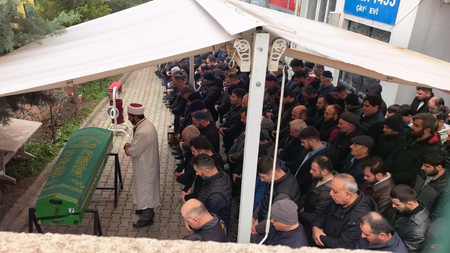 Bursa'daki tır kazasında hayatını kaybeden sürücü toprağa verildi