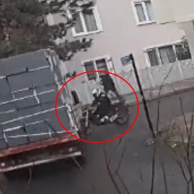 Çorlu'da kamyonetle motosikletin çarpıştığı kaza kamerada