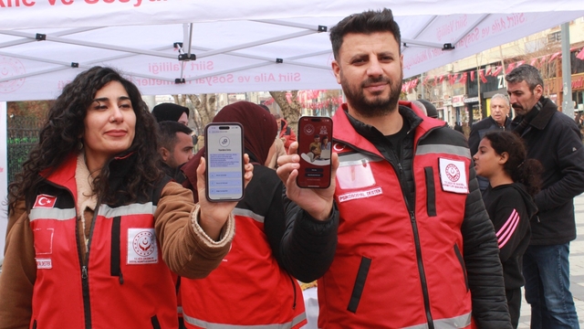 Siirt'te 'İlk Öğretmenim Ailem' ve 'Çocuklar Güvende' siteleri ve mobil uygulaması anlatıldı