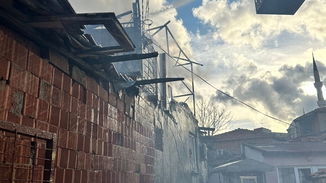 Keşan'da çatı yangını