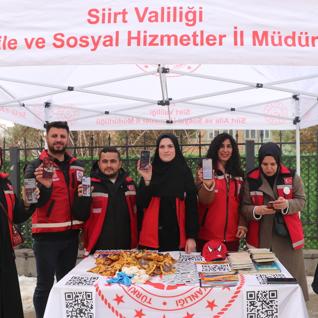 Siirt'te "İlk Öğretmenim Ailem" ve "Çocuklar Güvende" mobil uygulamaları ta...