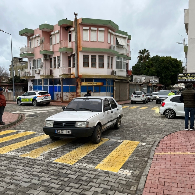 Gazipaşa'da otomobil ile motosiklet çarpıştı: 2 yaralı